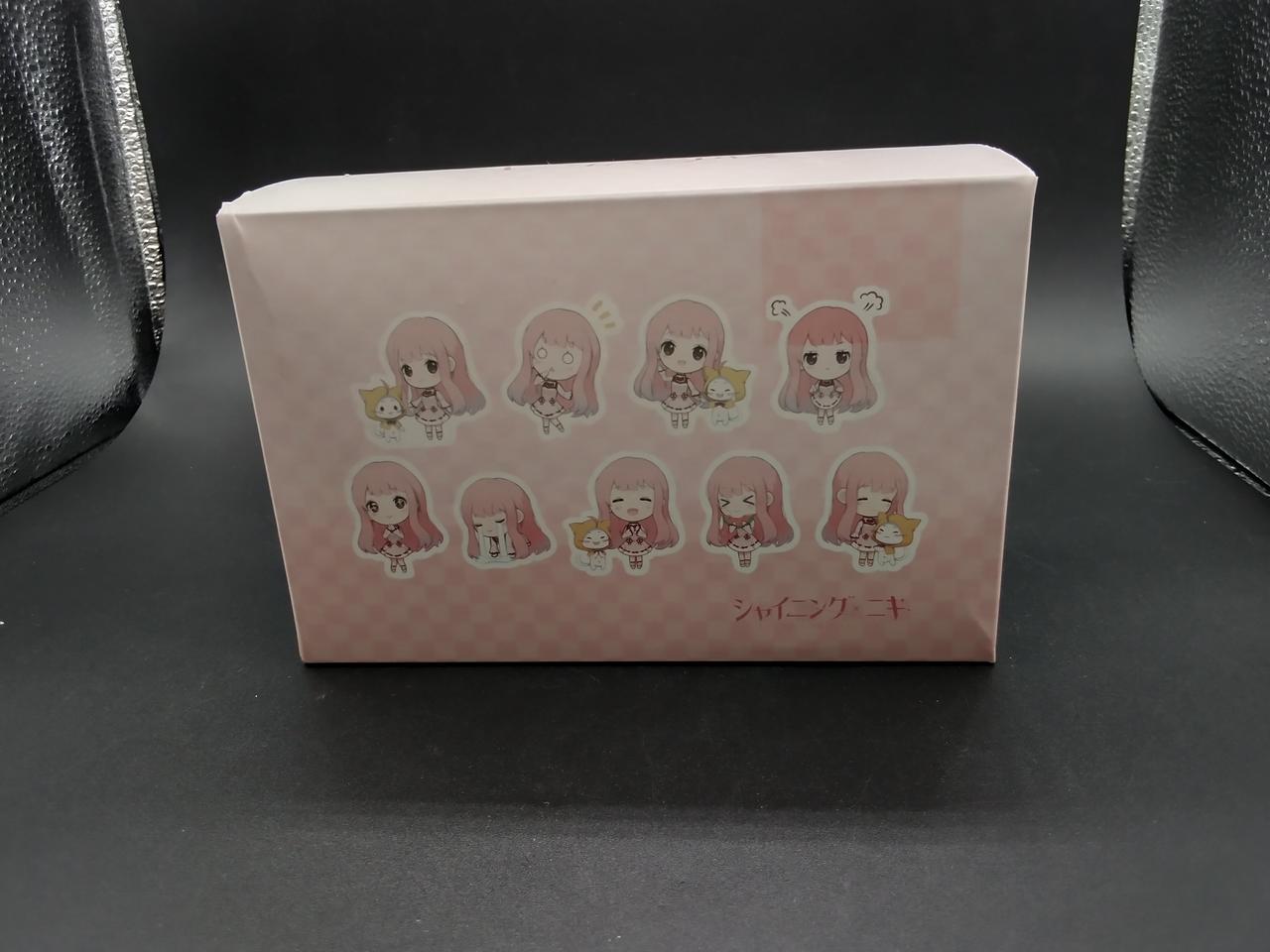 右上にシール跡あり