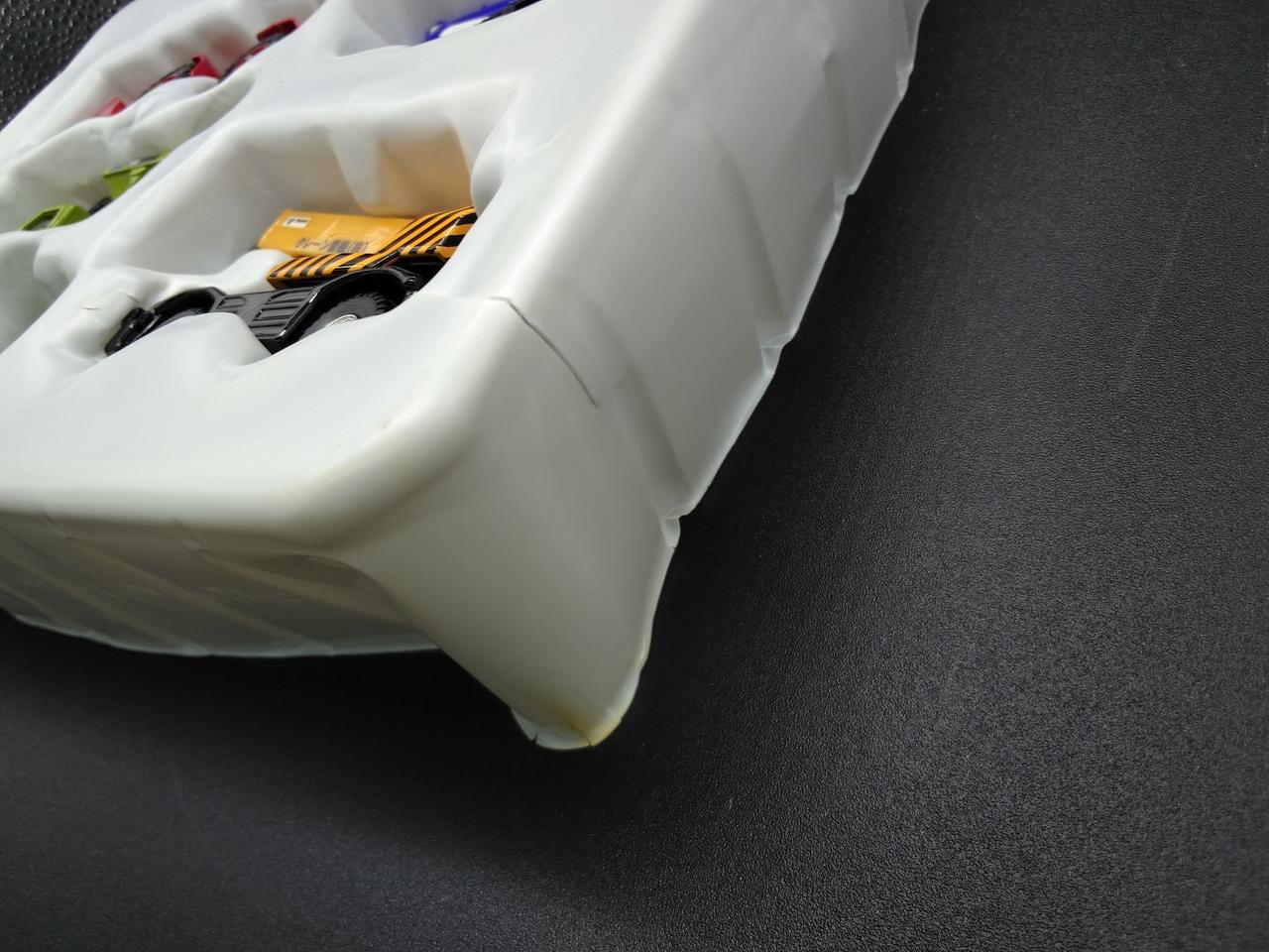 変色、割れあり