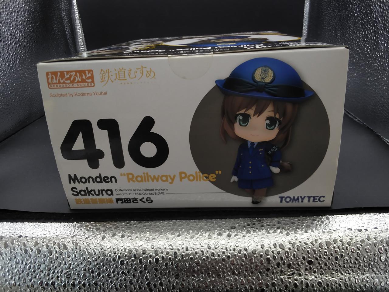 若干の変色あり