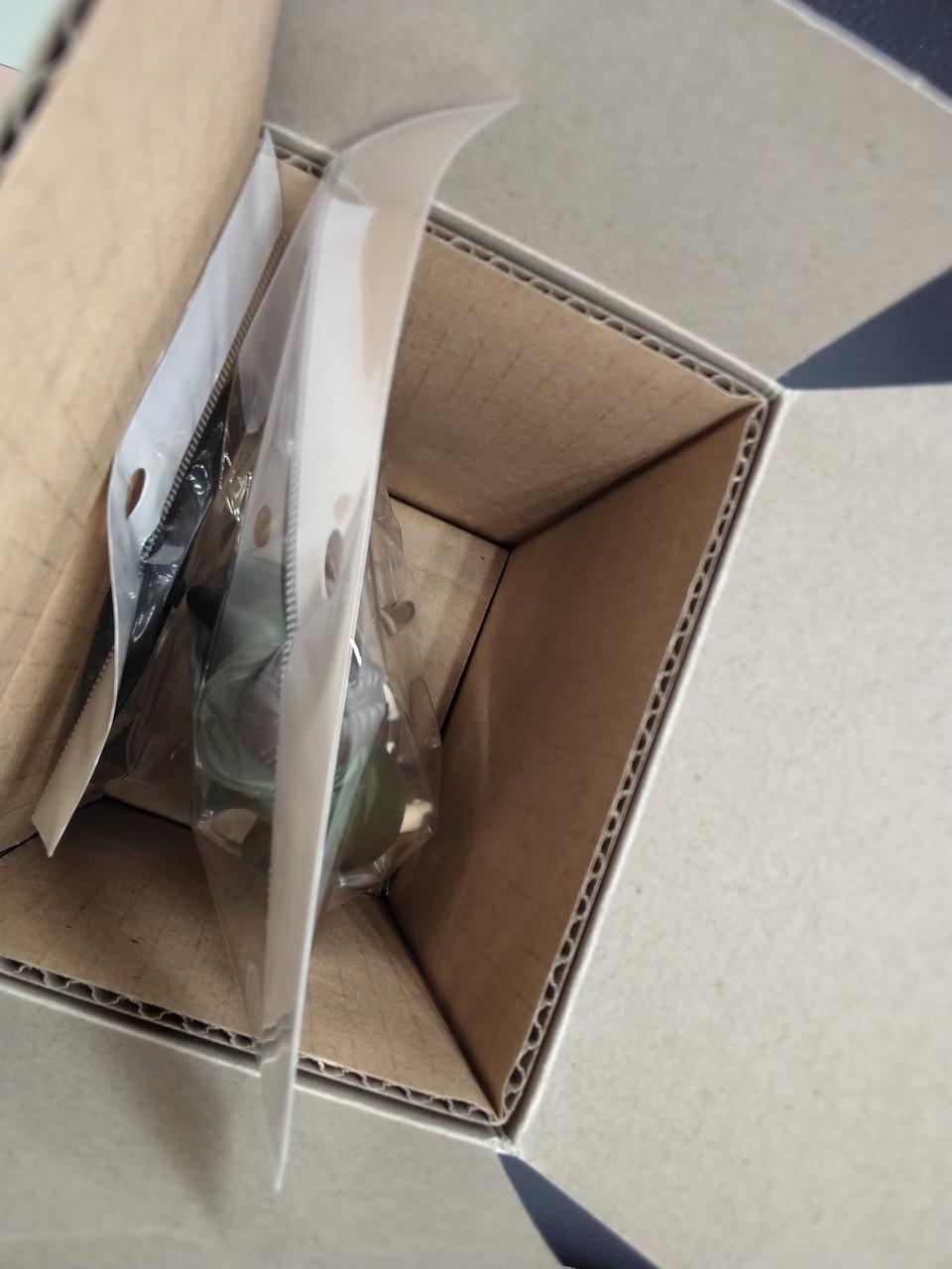 この状態で箱に入れています