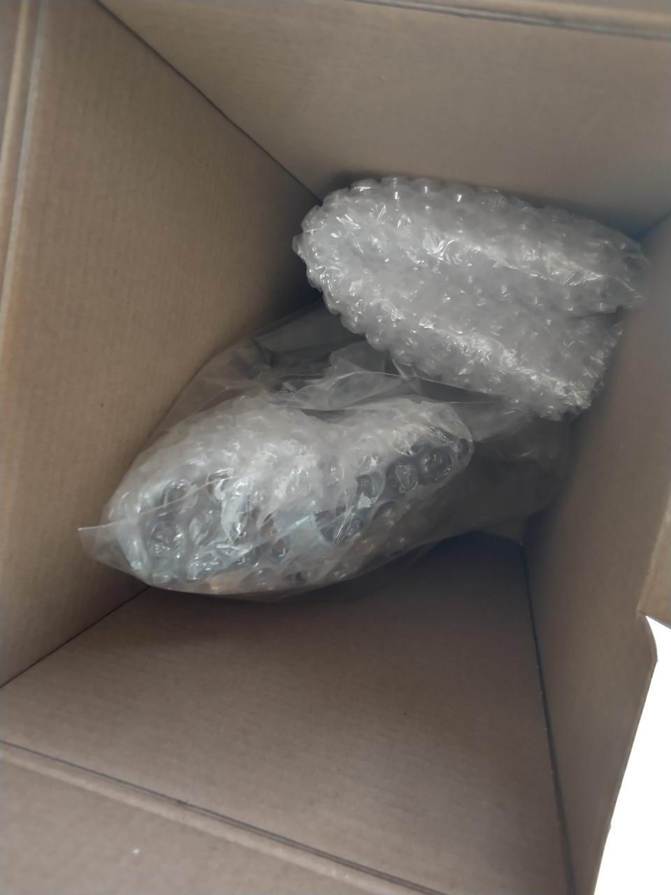 内箱・内袋なし。この状態で入っています。