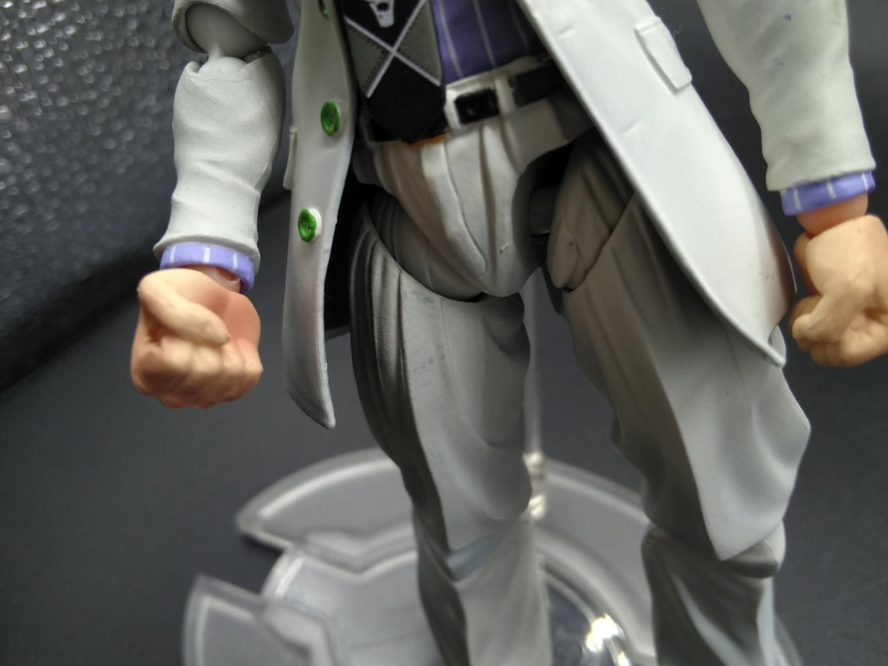 ズボンに塗装剥げあり