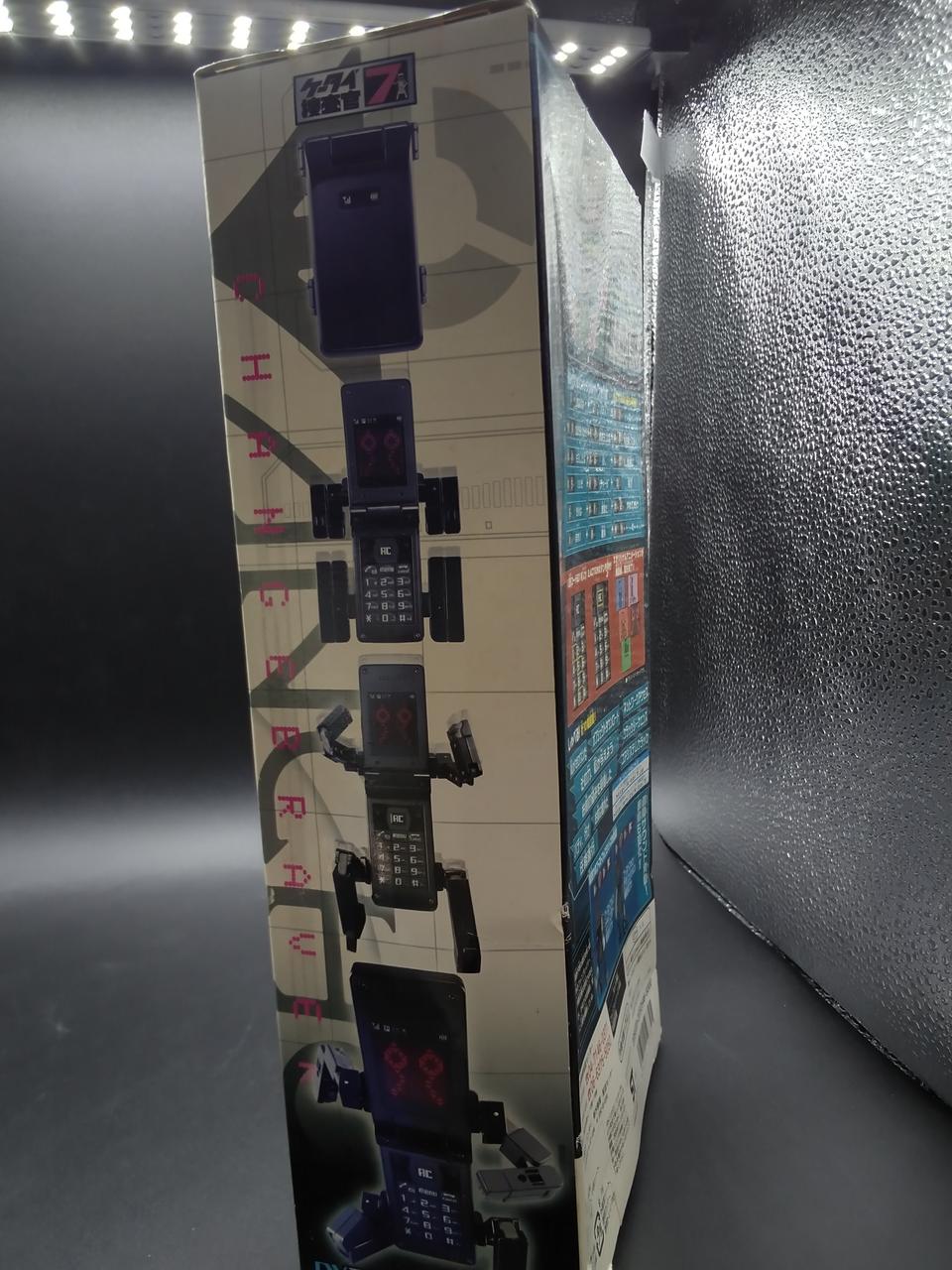 外箱凹んでいます。