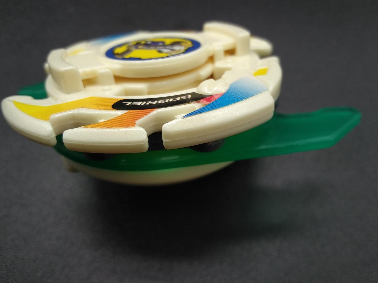 シールが剥がれかけている箇所あり