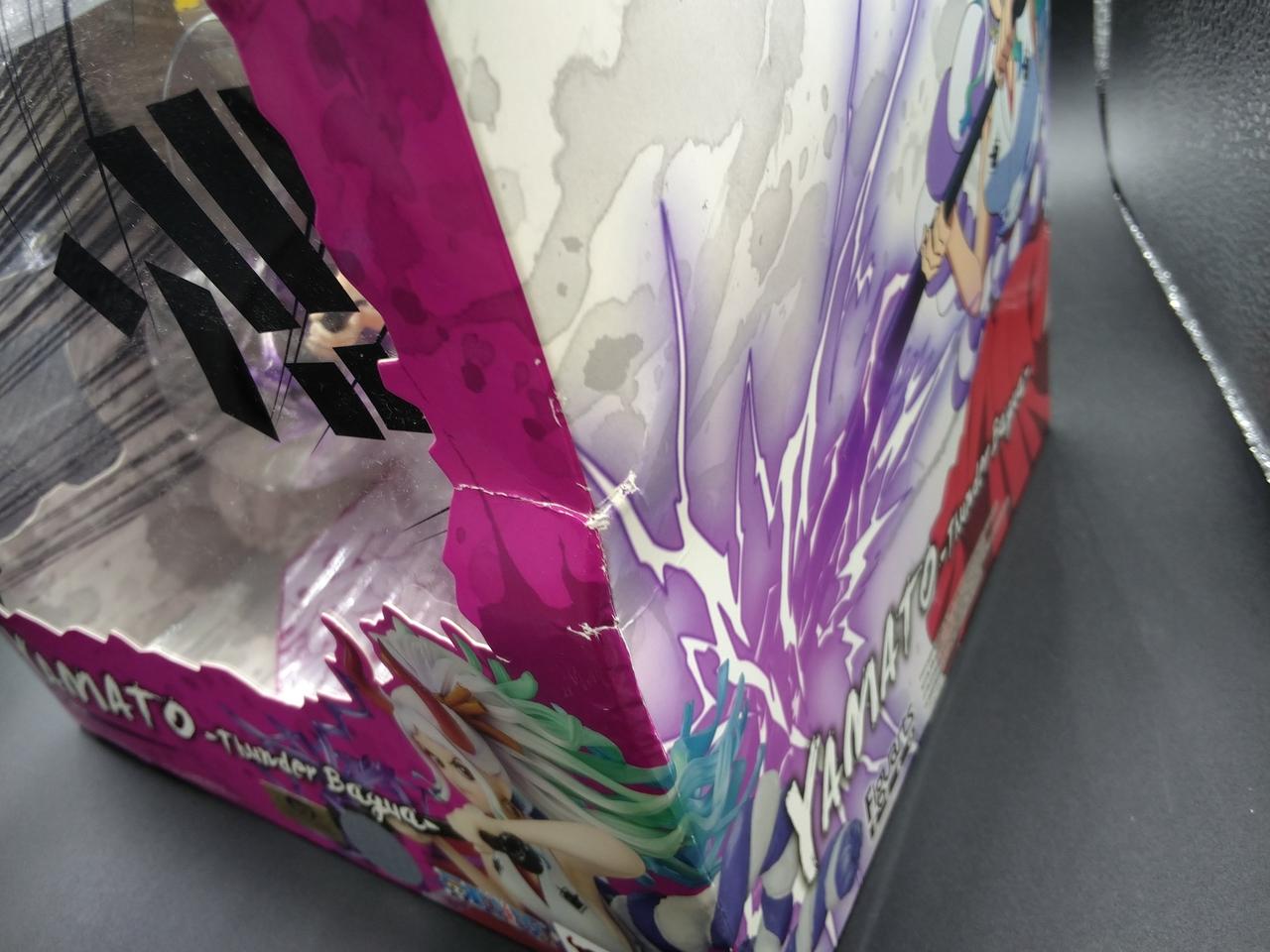 外箱潰れています