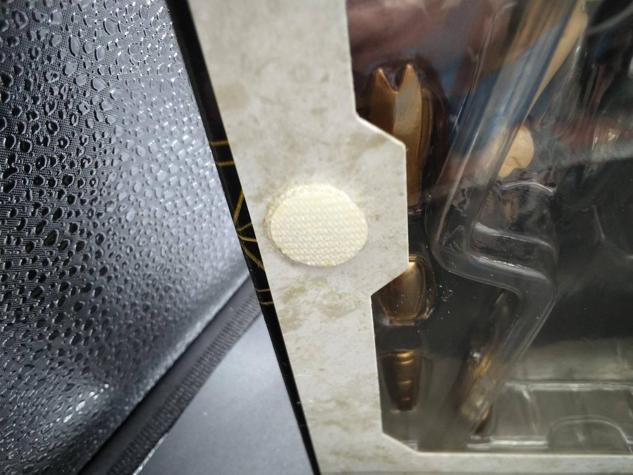 外れたマジックテープはこちらにあります