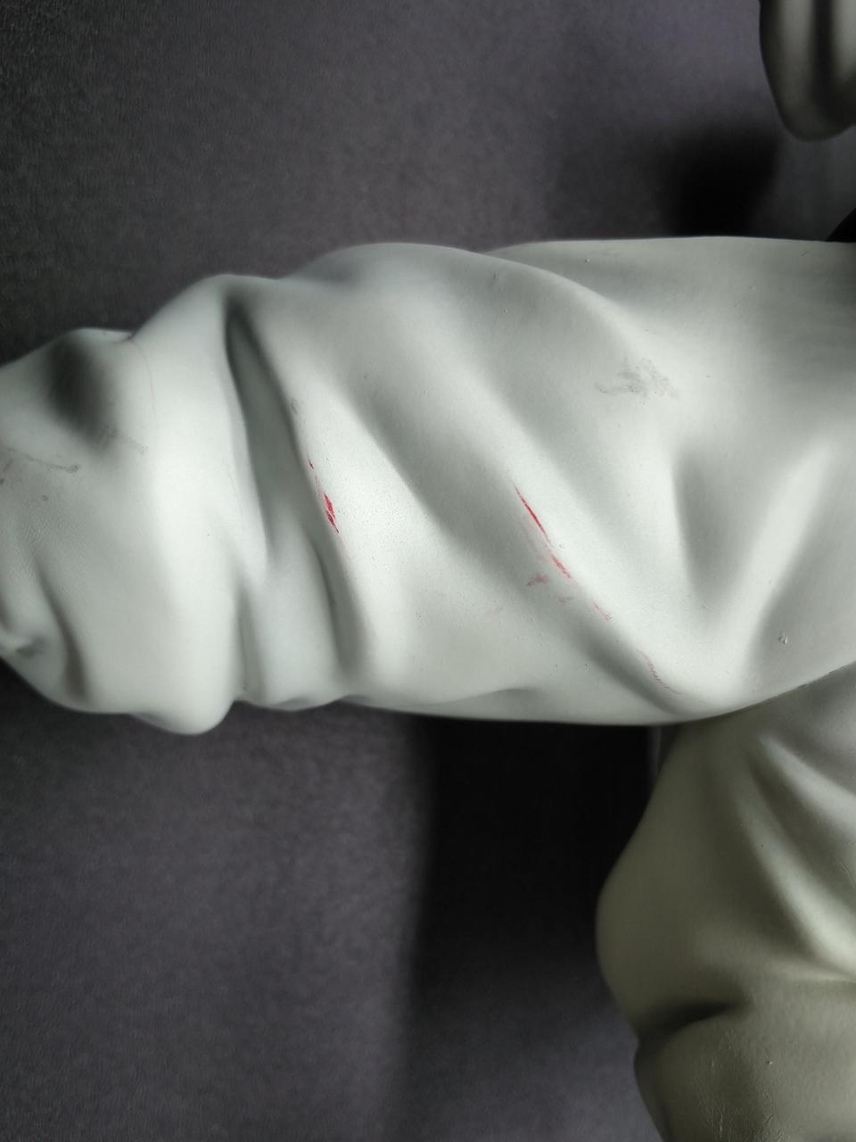 箱の中で擦れて変色してしまっています