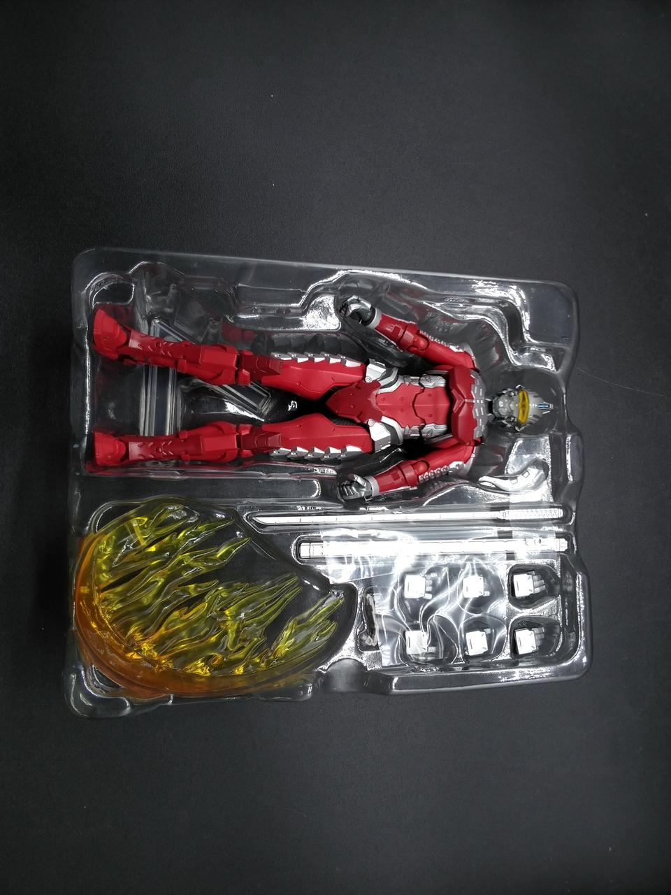 ブリスター蓋の変形により、中で部品が動く