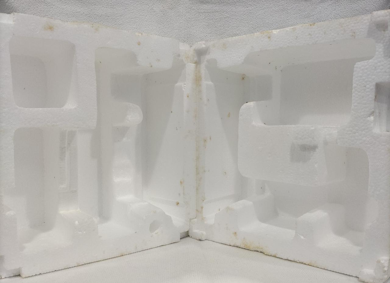 発泡スチロール変色あり