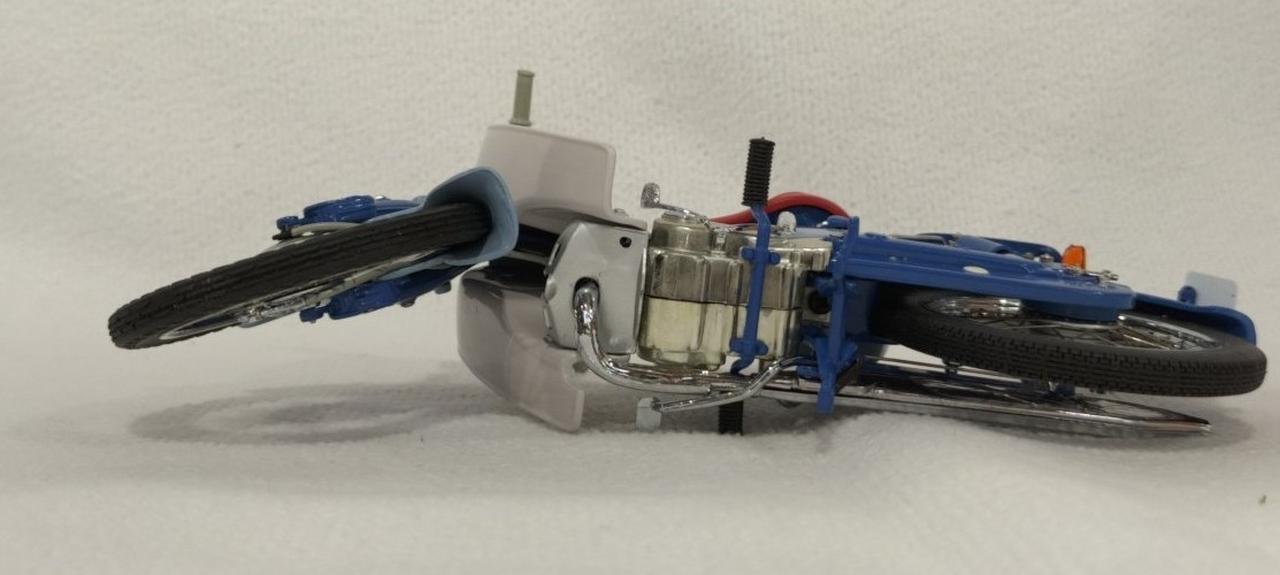 ジャンク品　EBBRO ホンダ スーパーカブ 1/10 スケール エブロ 1/10 ホンダ スーパーカブ 1968 ブルー