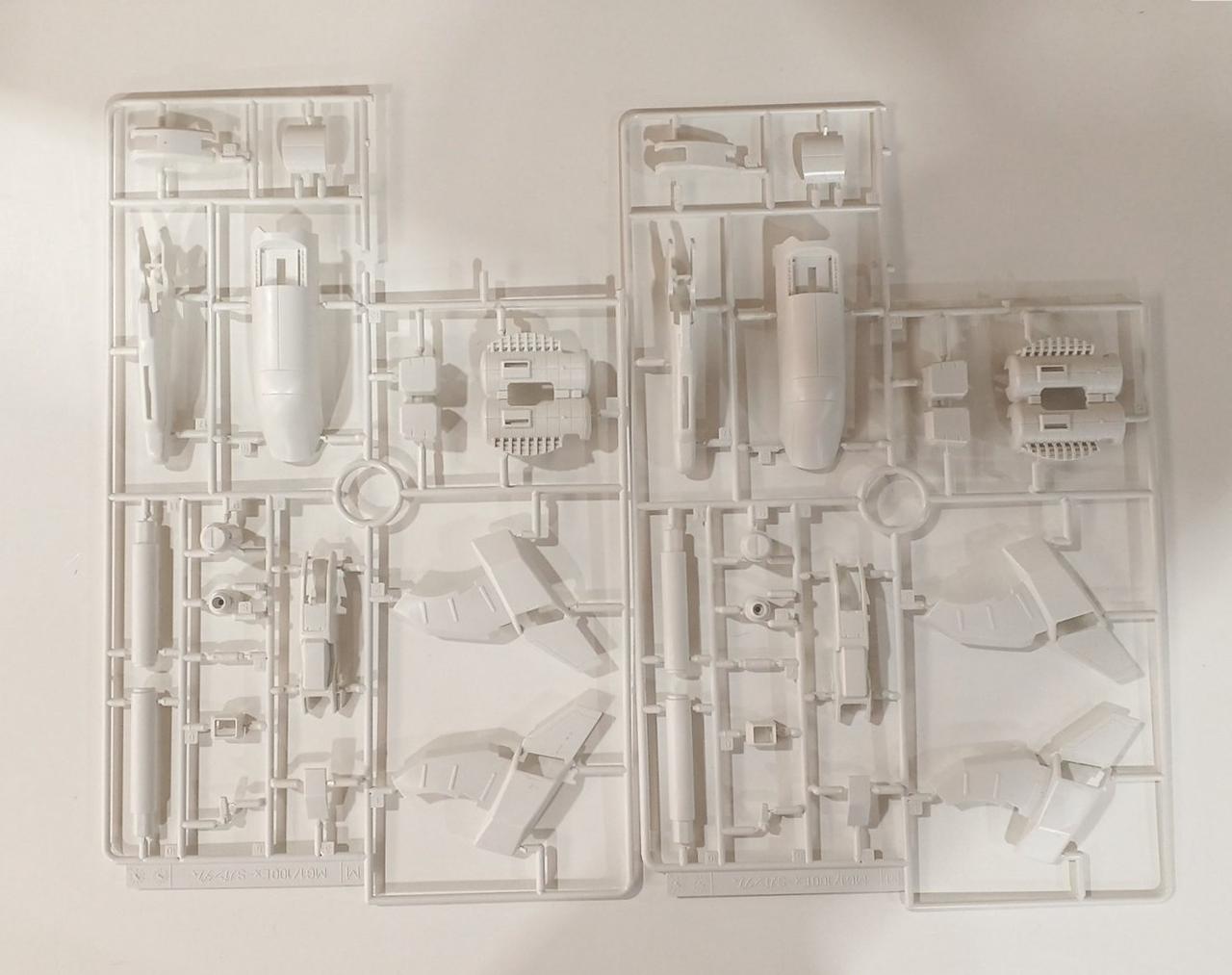 右上のランナーの14.15が欠品です。