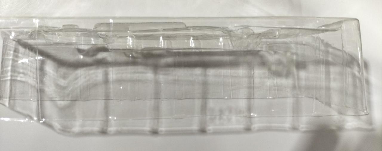 見えにくいですが、切れ込みがあります。