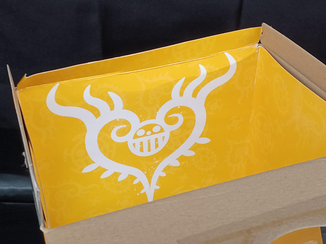 箱にダメージあり