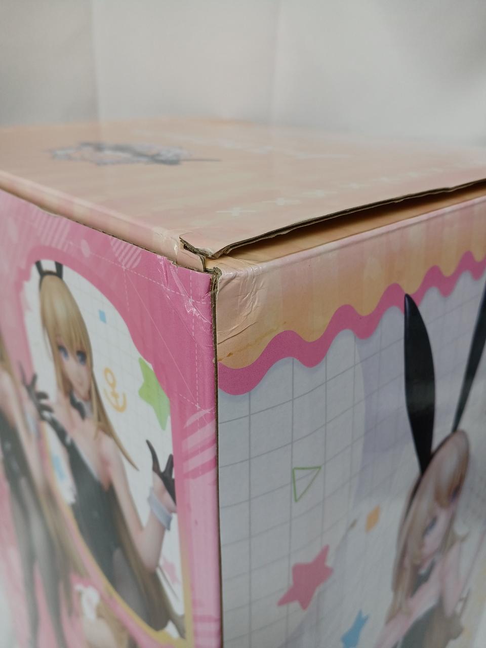 角が潰れています。