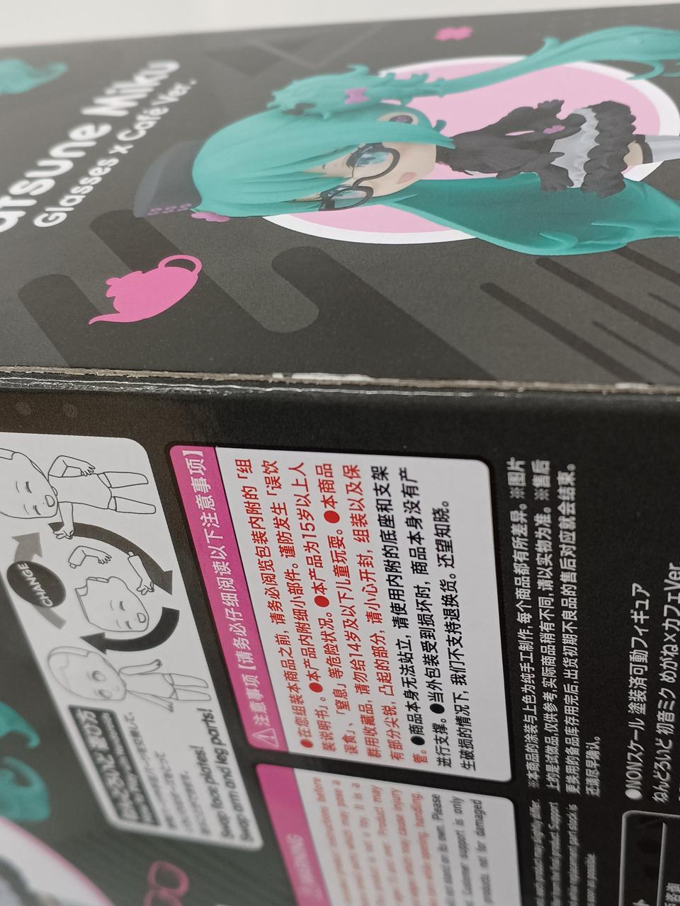 白く擦れた跡があります。