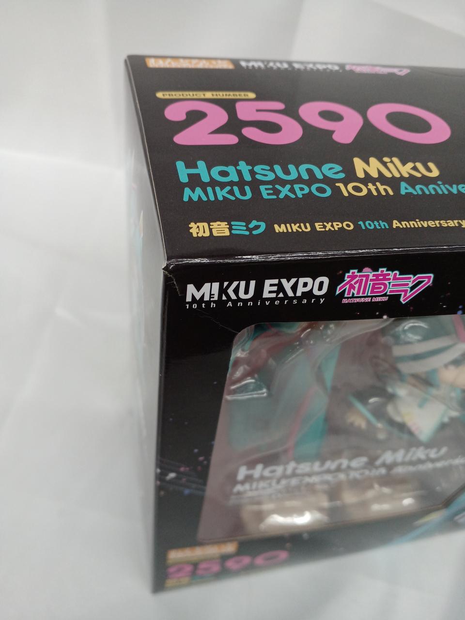 箱の角に亀裂があります。