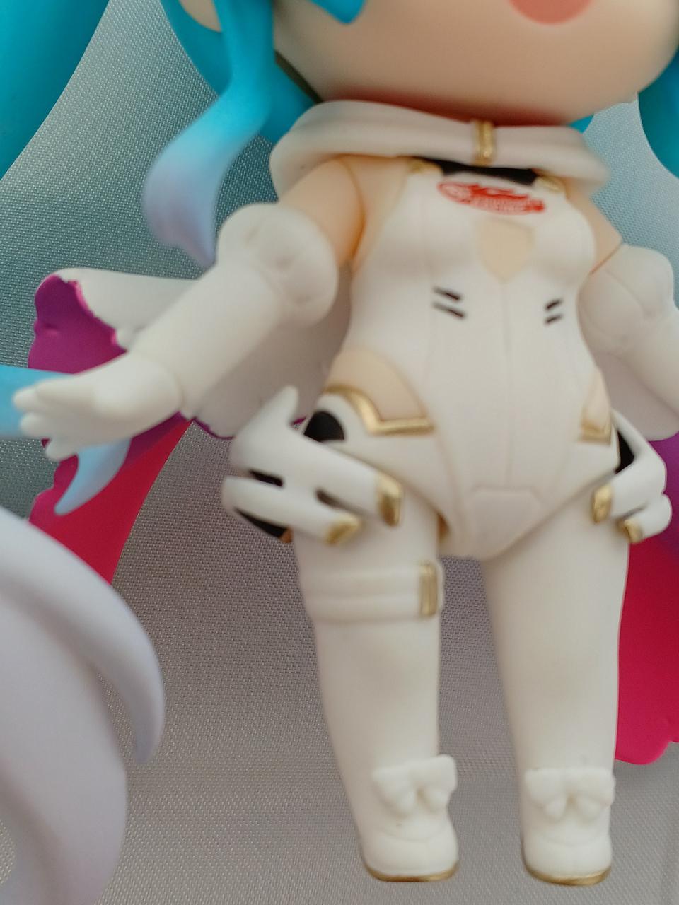 右膝辺りに汚れがあります。