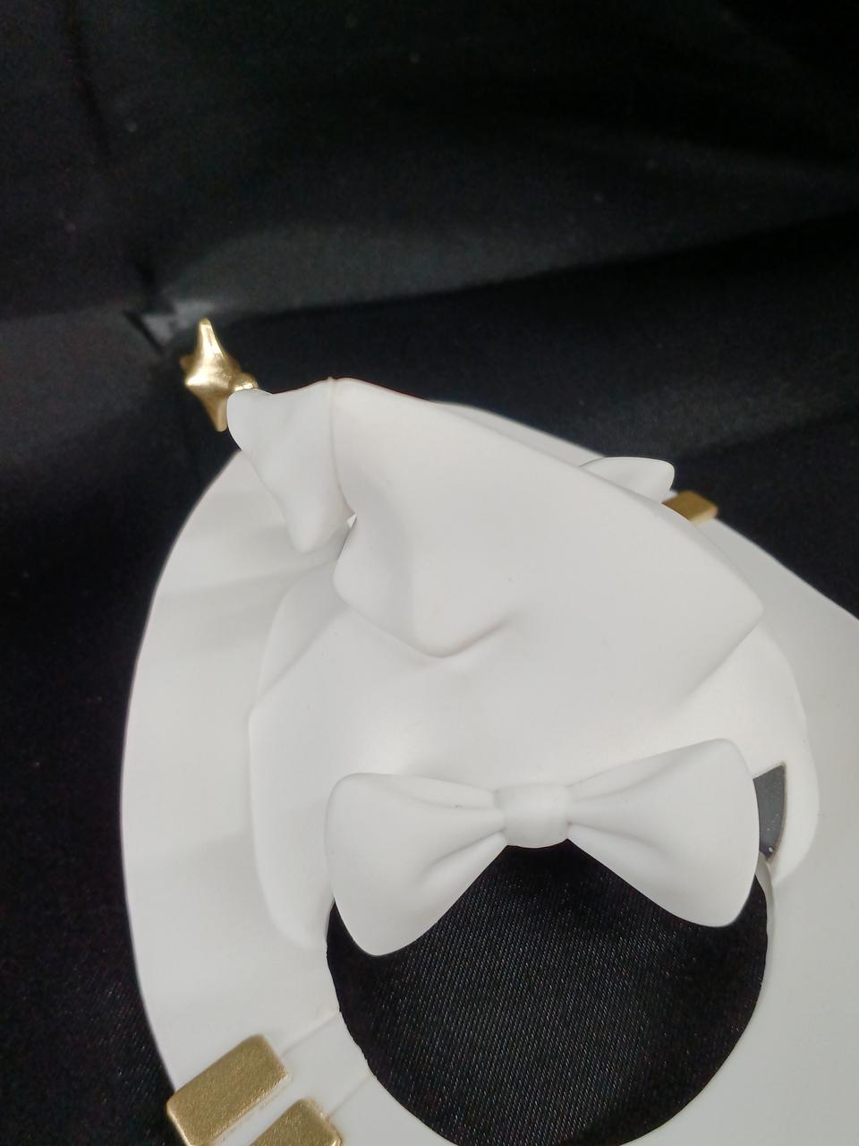 茶色い汚れがあります。