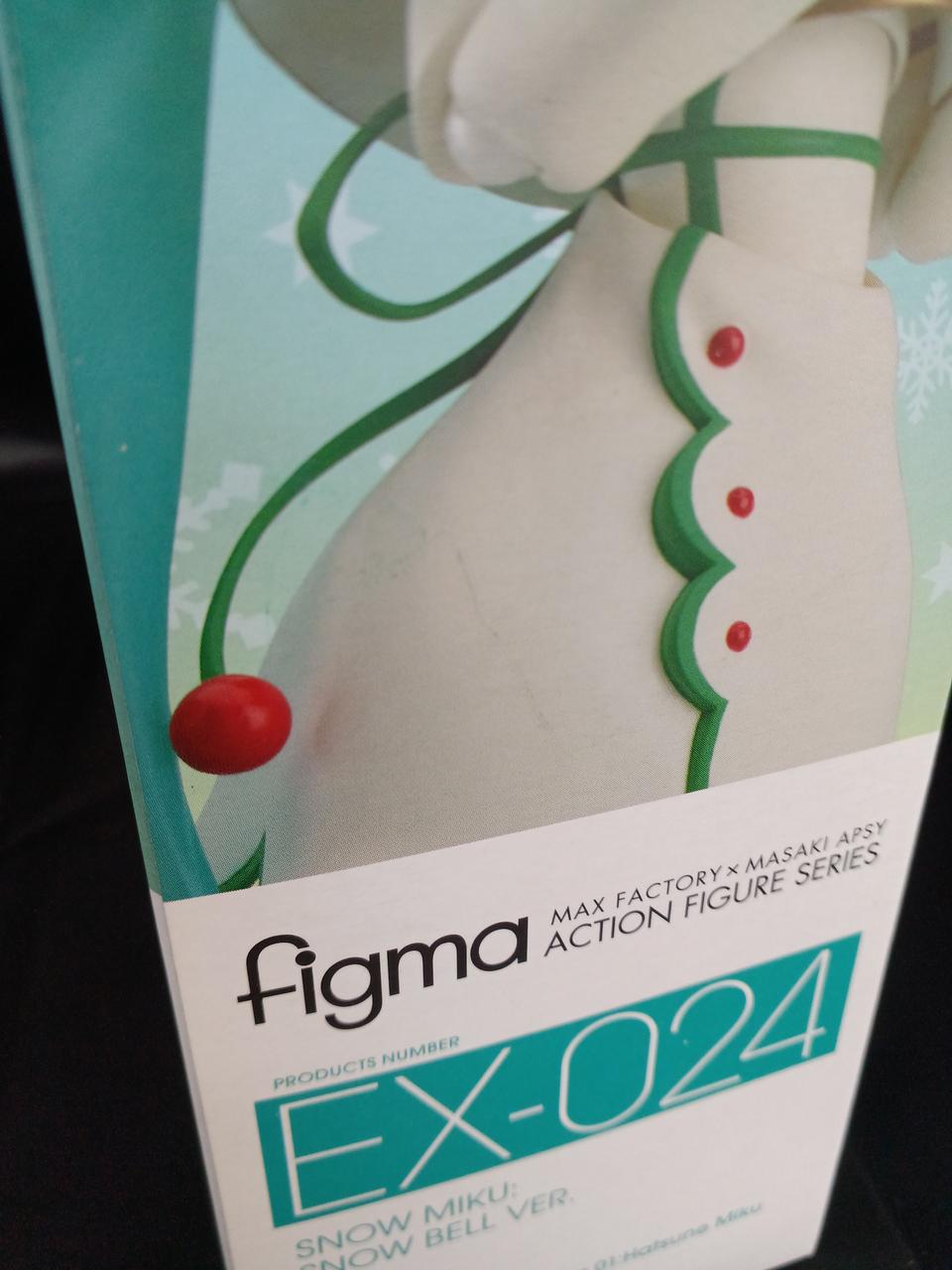 緑の汚れがあります。