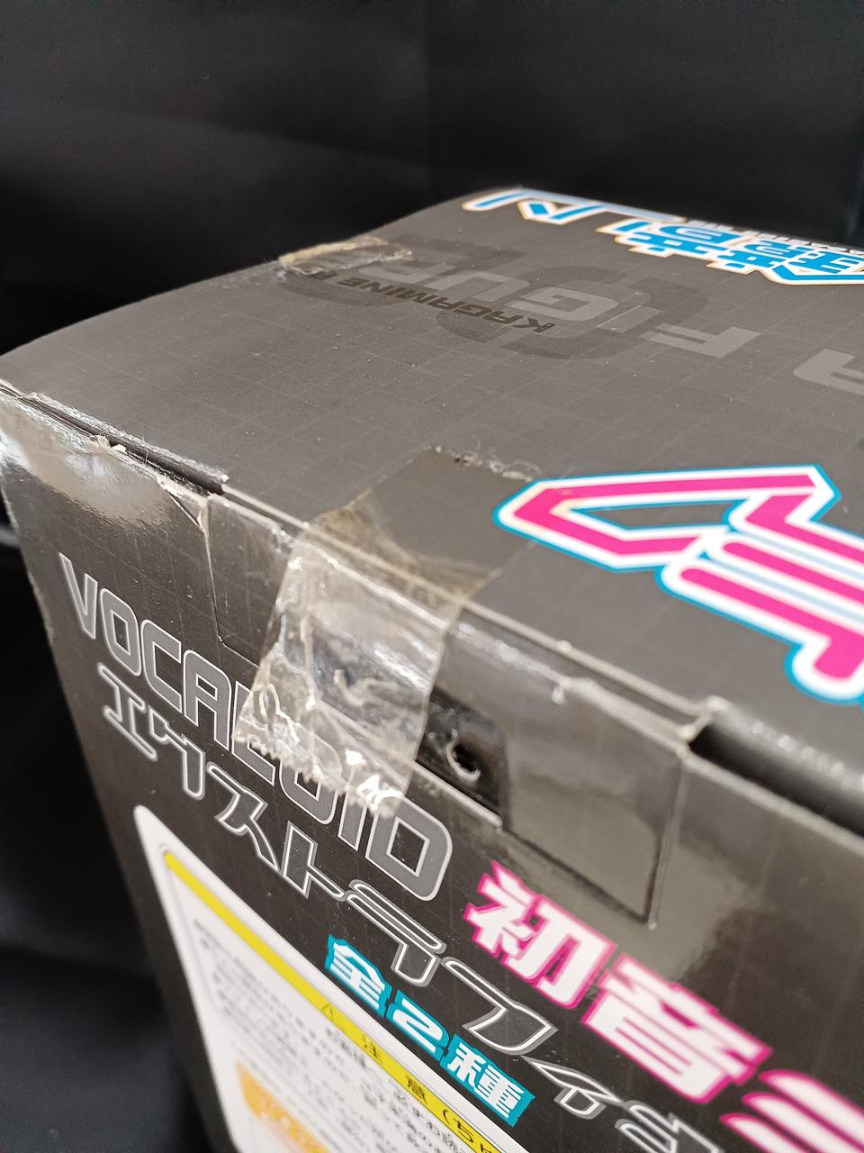 テープ剥がれ､汚れがあります。