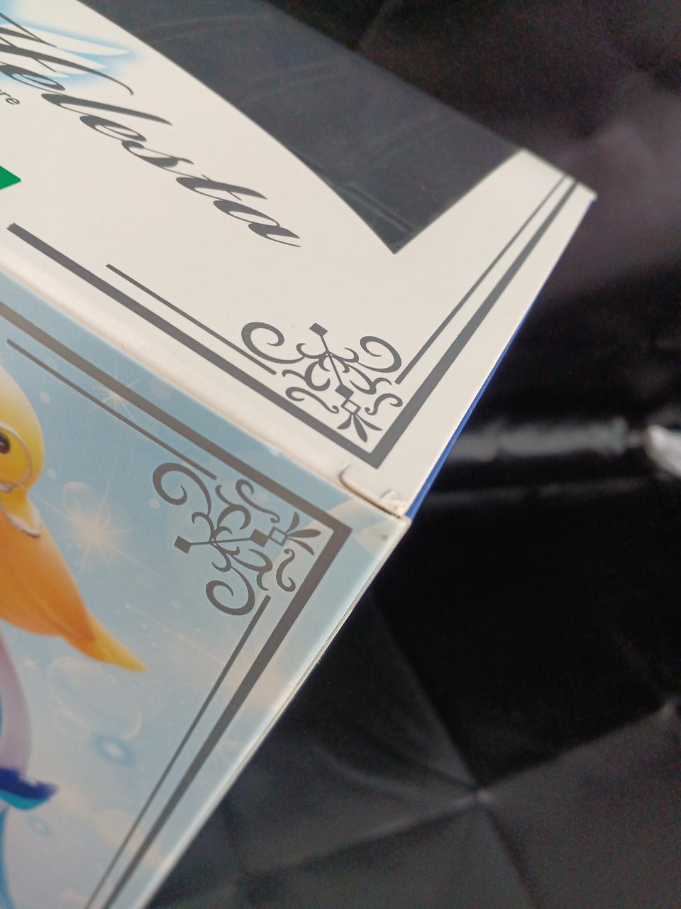 角が汚れています。