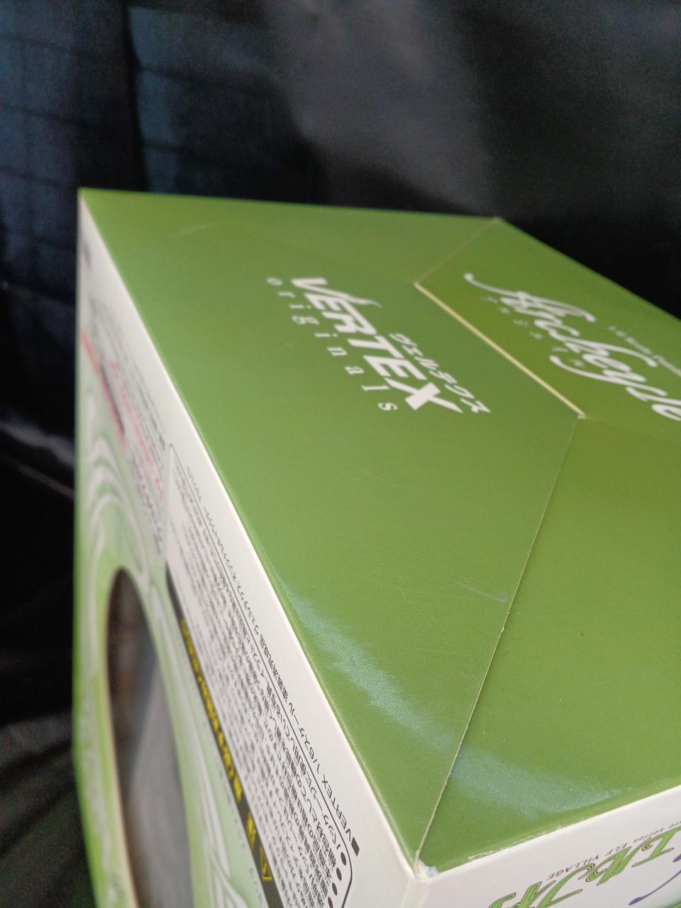 白く擦れた跡があります。