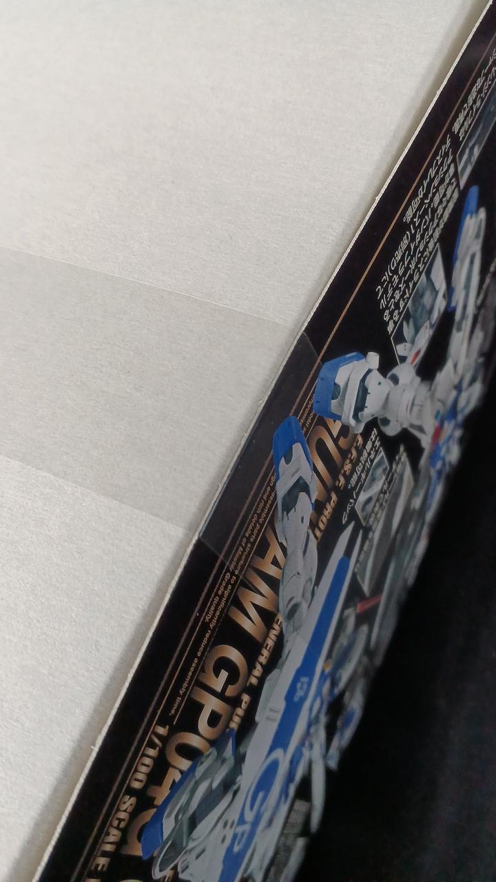 未開封のためテープで留まっています