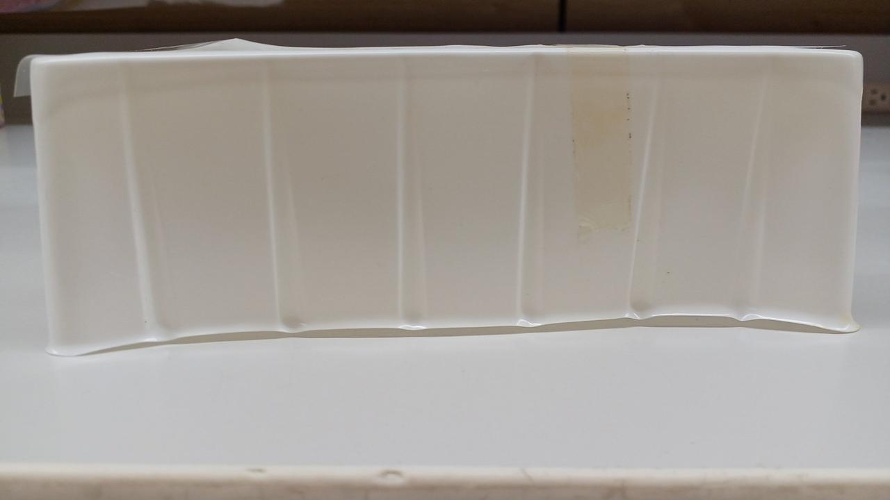 少しへこみがあります。