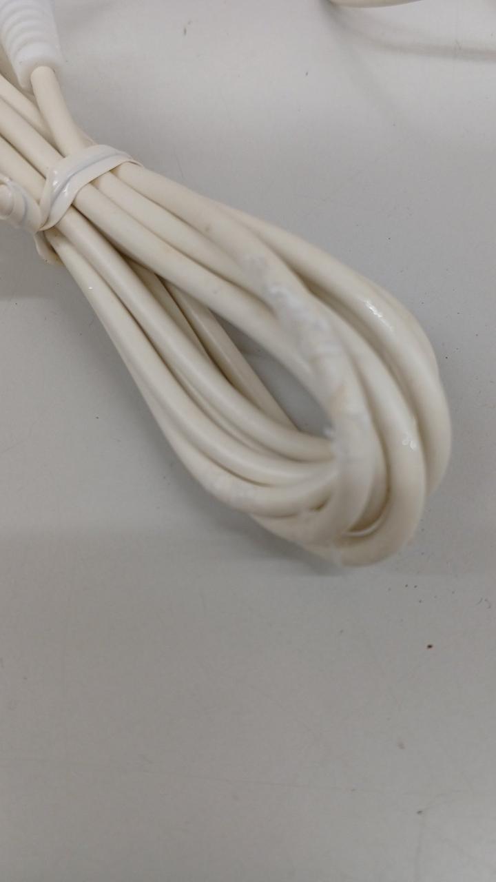 マイクケーブル。発泡スチロールの癒着跡有