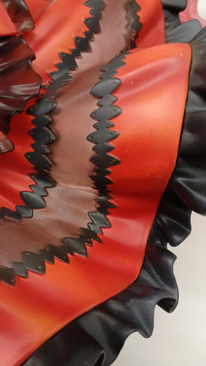 スカートにキズあり