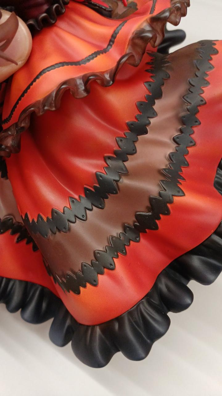 スカートにキズあり