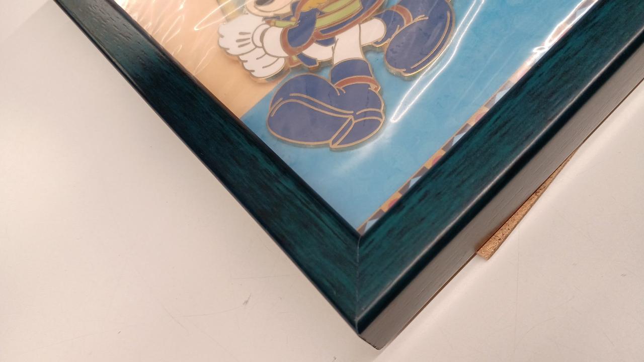 黒に見えますが、深緑色のふちです。