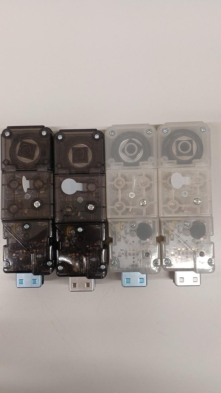 絶縁体付き。売場に出してる時は外してます