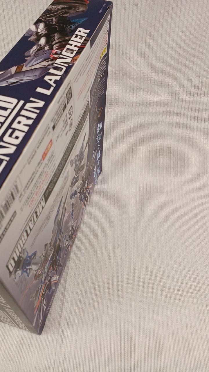 箱背面凹みあり