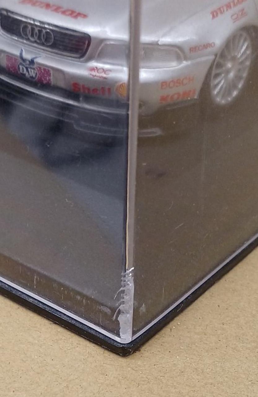 ケースに欠けあり