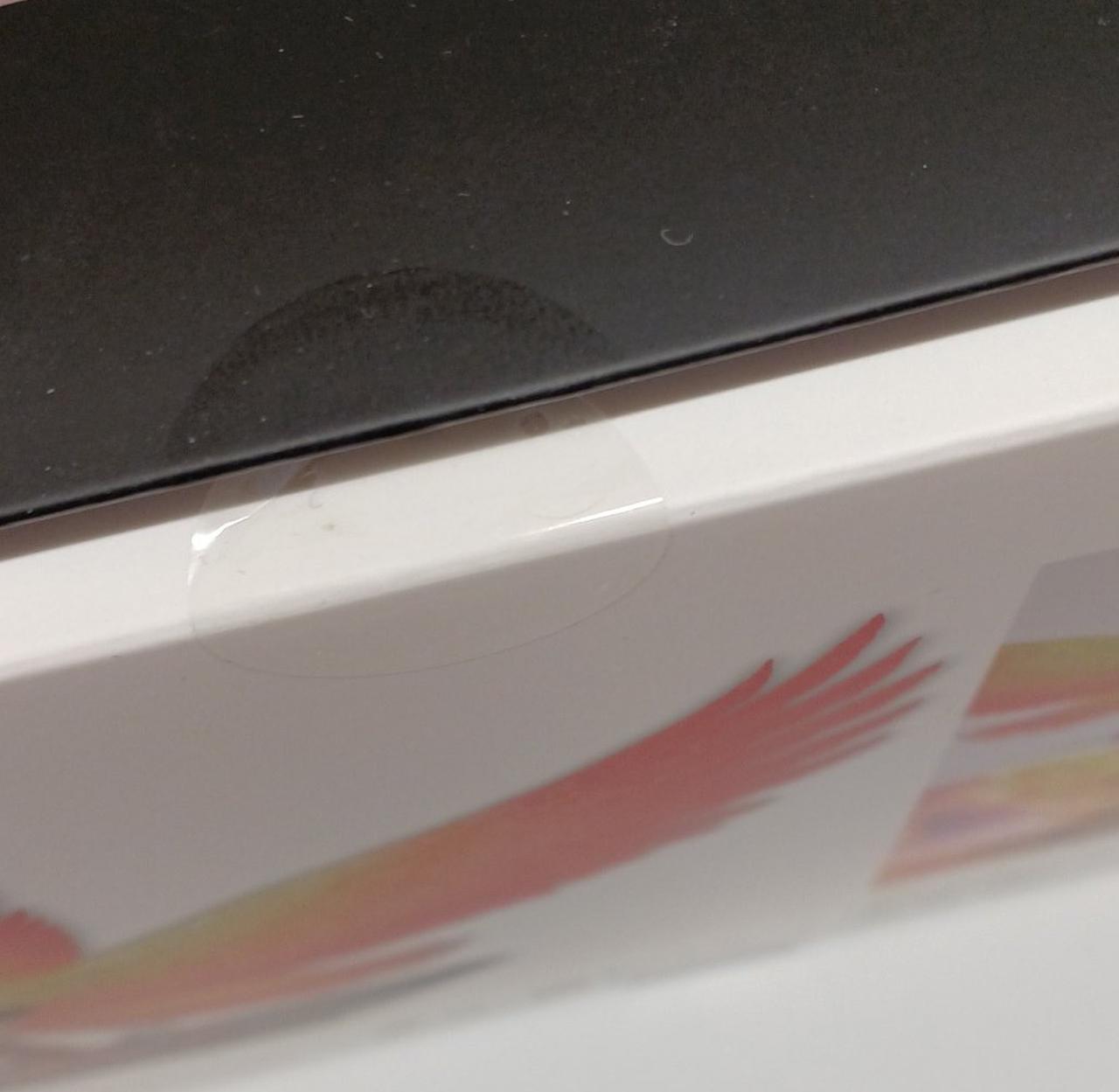 こちら側のテープ剥がれてます