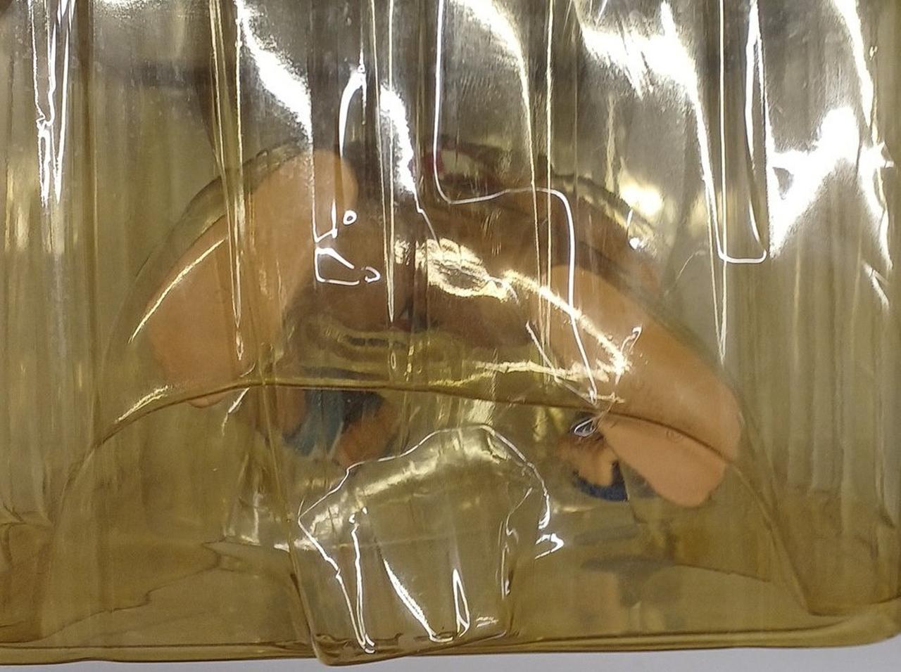 ブリスター下部に凹みあり