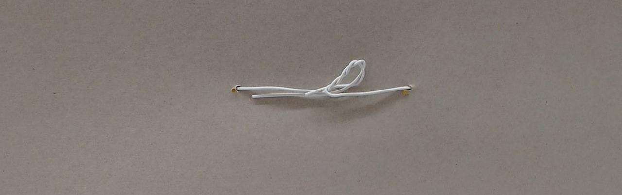 クッション部分の固定されてるバンドです