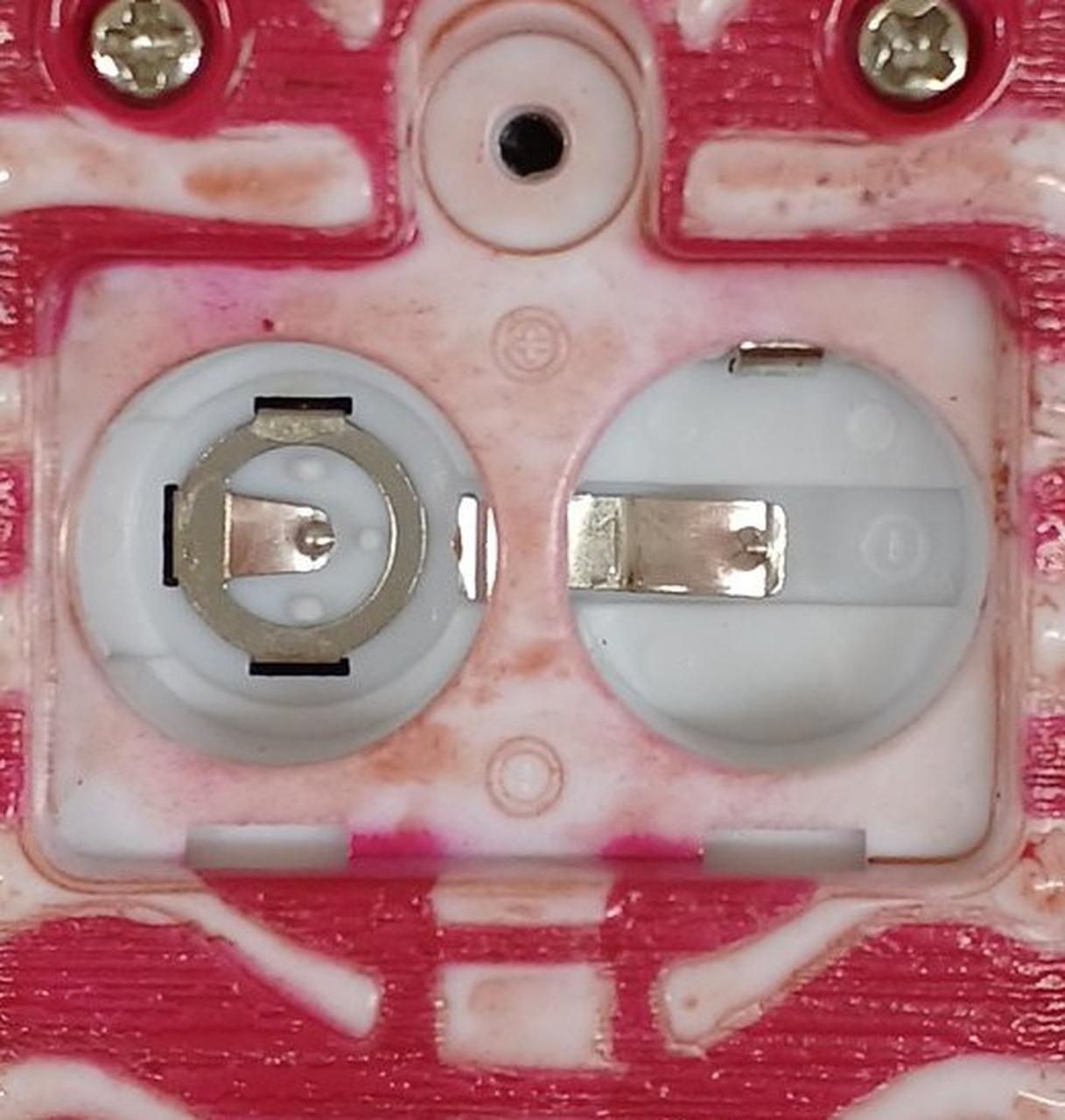 分かりにくいですがかすかな液漏れ跡あり