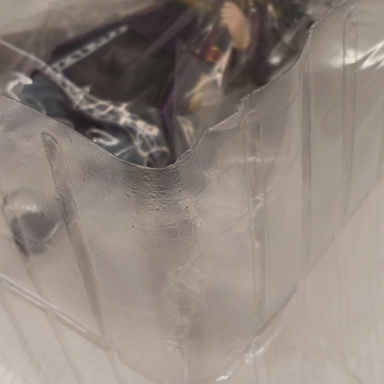 フチに歪みあり