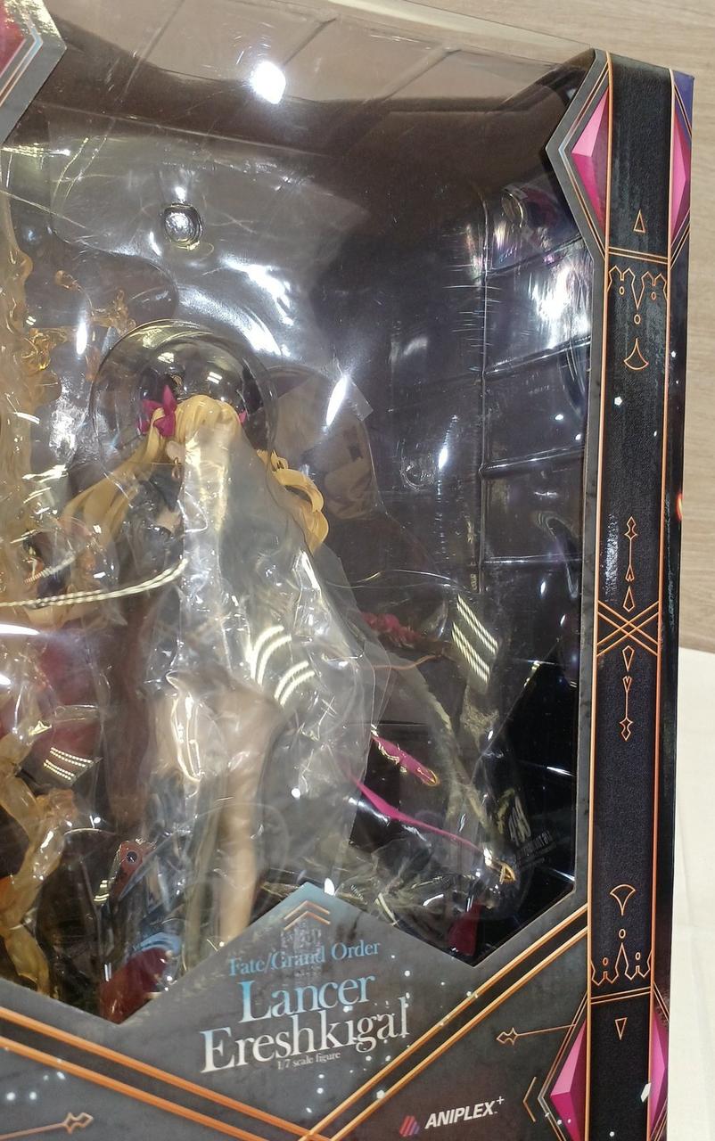 外箱スレ傷があります