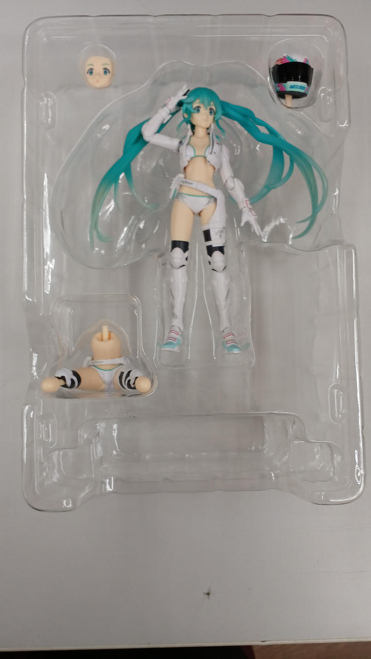 新品未開封 figma レーシングミク 2014 EV MIRAI ver. figma レーシングミク2014 EV MIRAI ver.