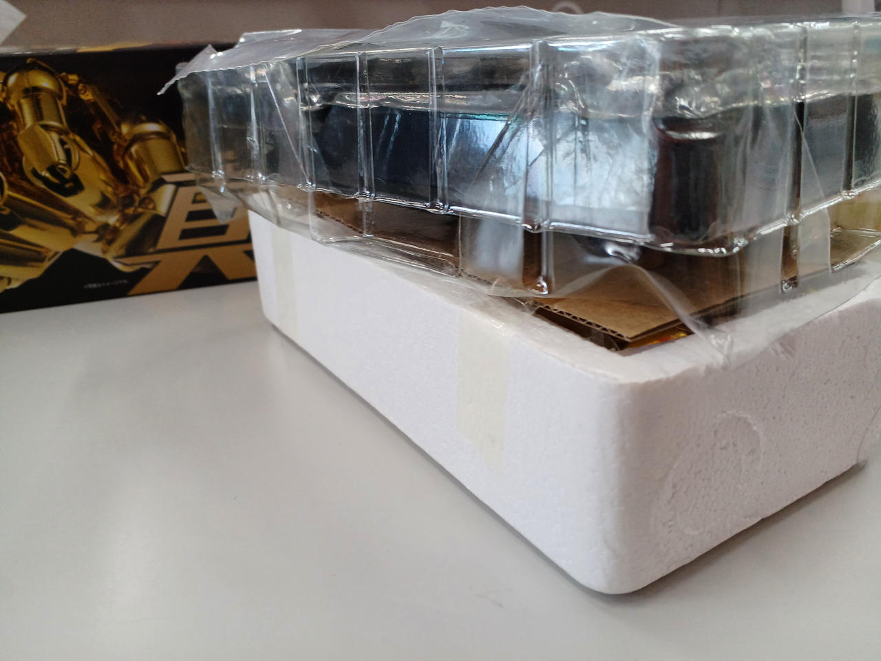 四隅プラスチック変化あり。