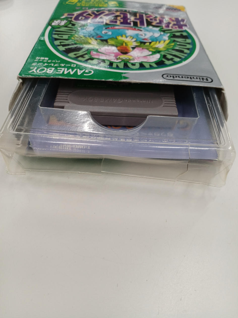 プラスチック割れています。