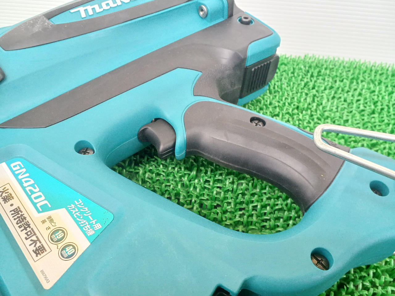 MAKITA|【エア不要で取り回し自在】コンクリート用ガスピン打機