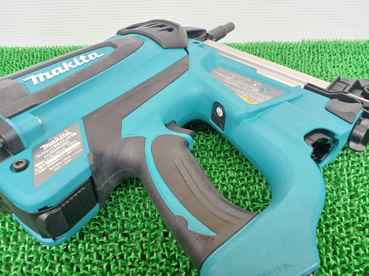 カビゴン専用 MAKITA|【エア不要で取り回し自在】コンクリート用ガスピン打機
