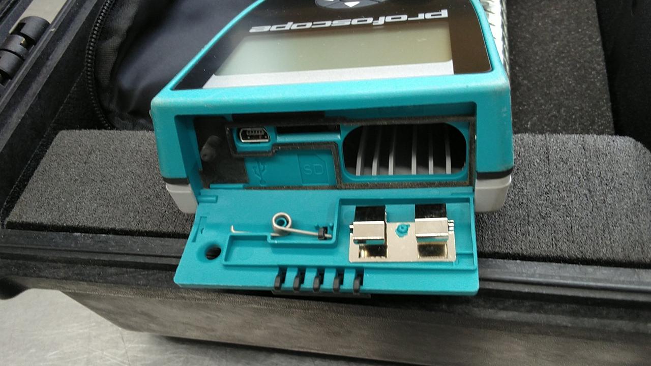 単3電池(別売り)×2本使用