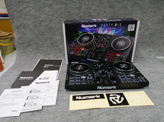 DJコントローラー|NUMARK