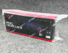 グラフィックカードホルダー|ASUS