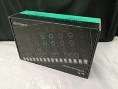 シンセサイザー|ROLAND